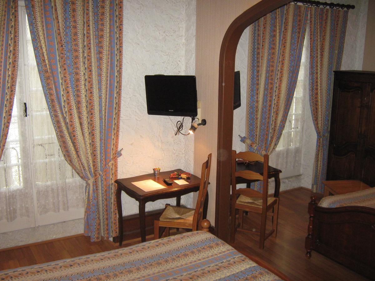 Logis Hotel Restaurant La Chaumiere Турнон-сюр-Рон Экстерьер фото