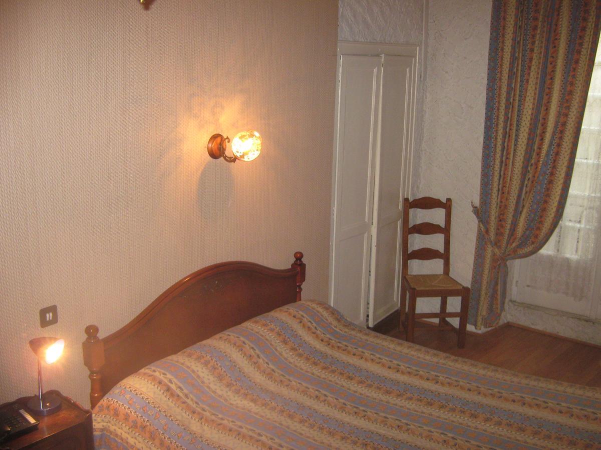 Logis Hotel Restaurant La Chaumiere Турнон-сюр-Рон Экстерьер фото