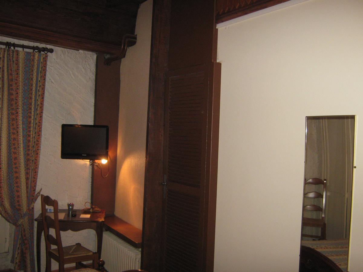 Logis Hotel Restaurant La Chaumiere Турнон-сюр-Рон Экстерьер фото